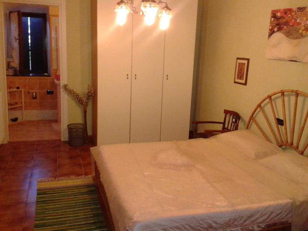 B&B San Nicola Serramazzoni Szoba fotó
