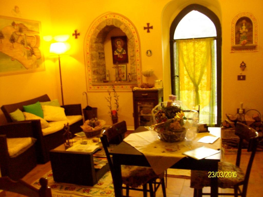 B&B San Nicola Serramazzoni Kültér fotó